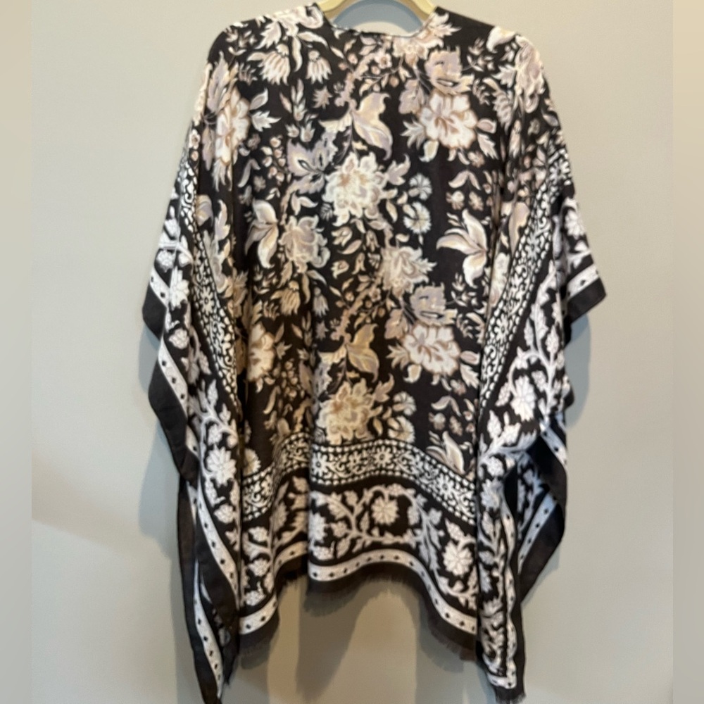 Nine West Dark Grey and Cream Floral Kimono - Picture 2 of 5